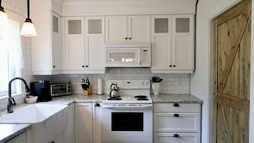 Microonde, forno, piano cottura, lavastoviglie