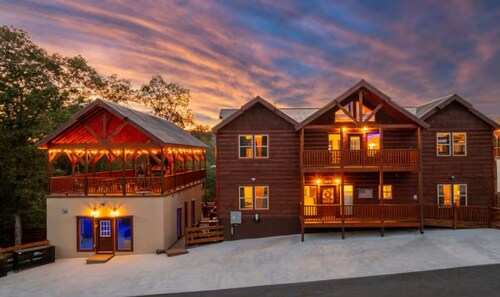 ❤️❤️ Amazing Brand New 8bdrm Cabin-Pool-Arcades-Gazebo, Sleeps 40❤️❤️