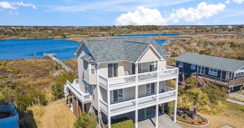 4-bedroom soundside house with private dock and easy beach access