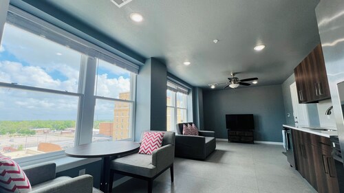 Skyline view Downtown Historic 1 Bed 1 Bath Apartment Unit 602