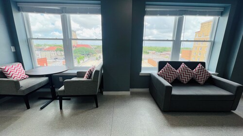 Skyline view Downtown Historic 1 Bed 1 Bath Apartment Unit 602