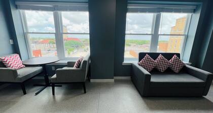Skyline view Downtown Historic 1 Bed 1 Bath Apartment Unit 602