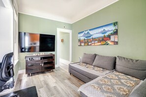 Smart TV, computer monitors