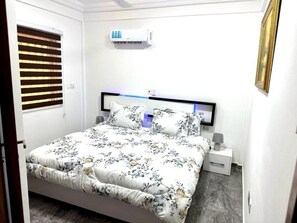 1 bedroom, iron/ironing board, WiFi, bed sheets - Kans Place of Comfort One bedroom apartment (Accra)