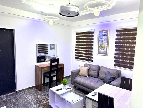 TV - Kans Place of Comfort One bedroom apartment (Accra)