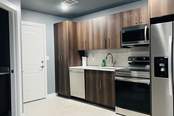 Refrigerador, microondas, horno, placa de cocina