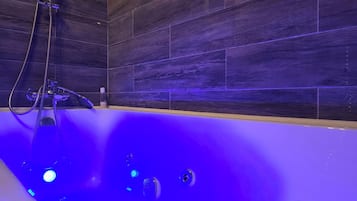 Jetted bath, bidet, towels, toilet paper