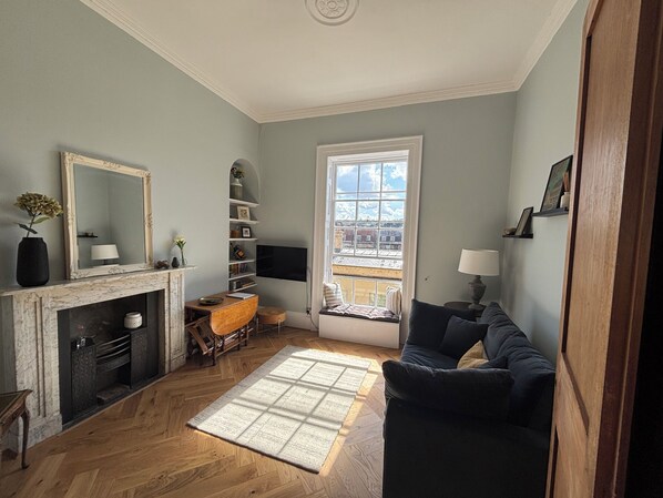 Smart TV, books - Elegant Georgian Apartment on Alfred Street (Bath)