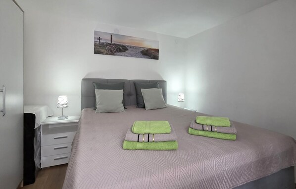 1 bedroom, travel crib, free WiFi