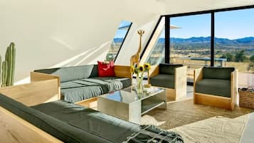 Smart TV, chimenea y estéreo