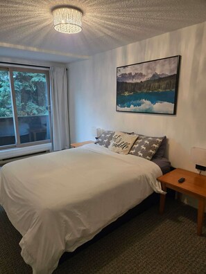 2 室のベッドルーム、アイロン / アイロン台、WiFi、ベッドシーツ