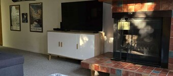 GreatEscape Big White Upper Ski Hill Condo w/ PRIVATE SAUNA!!!