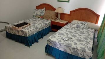 2 bedrooms, iron/ironing board, internet