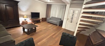 Entire villa, free breakfast, free parking