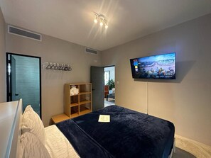 4 bedrooms, iron/ironing board, bed sheets