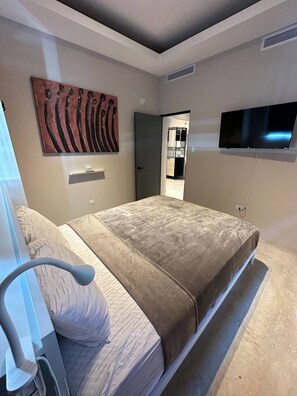 4 bedrooms, iron/ironing board, bed sheets