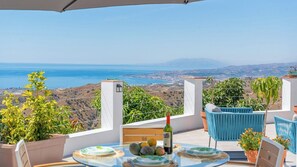 Outdoor dining - Naturalmente Montealegre Torrox by Ruralidays (Málaga)