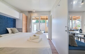 2 bedrooms, iron/ironing board, free WiFi