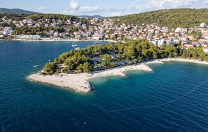 Beach - 2 bedroom gorgeous (sta)caravan in Okrug Gornji (Okrug Gornji)
