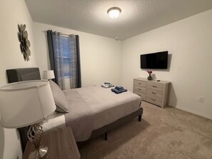 4 chambres, fer et planche à repasser, Wi-Fi, draps fournis