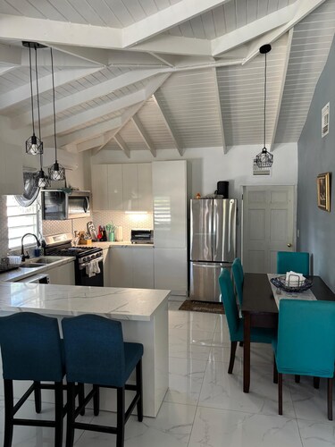 Modern Family Home Near Beaches