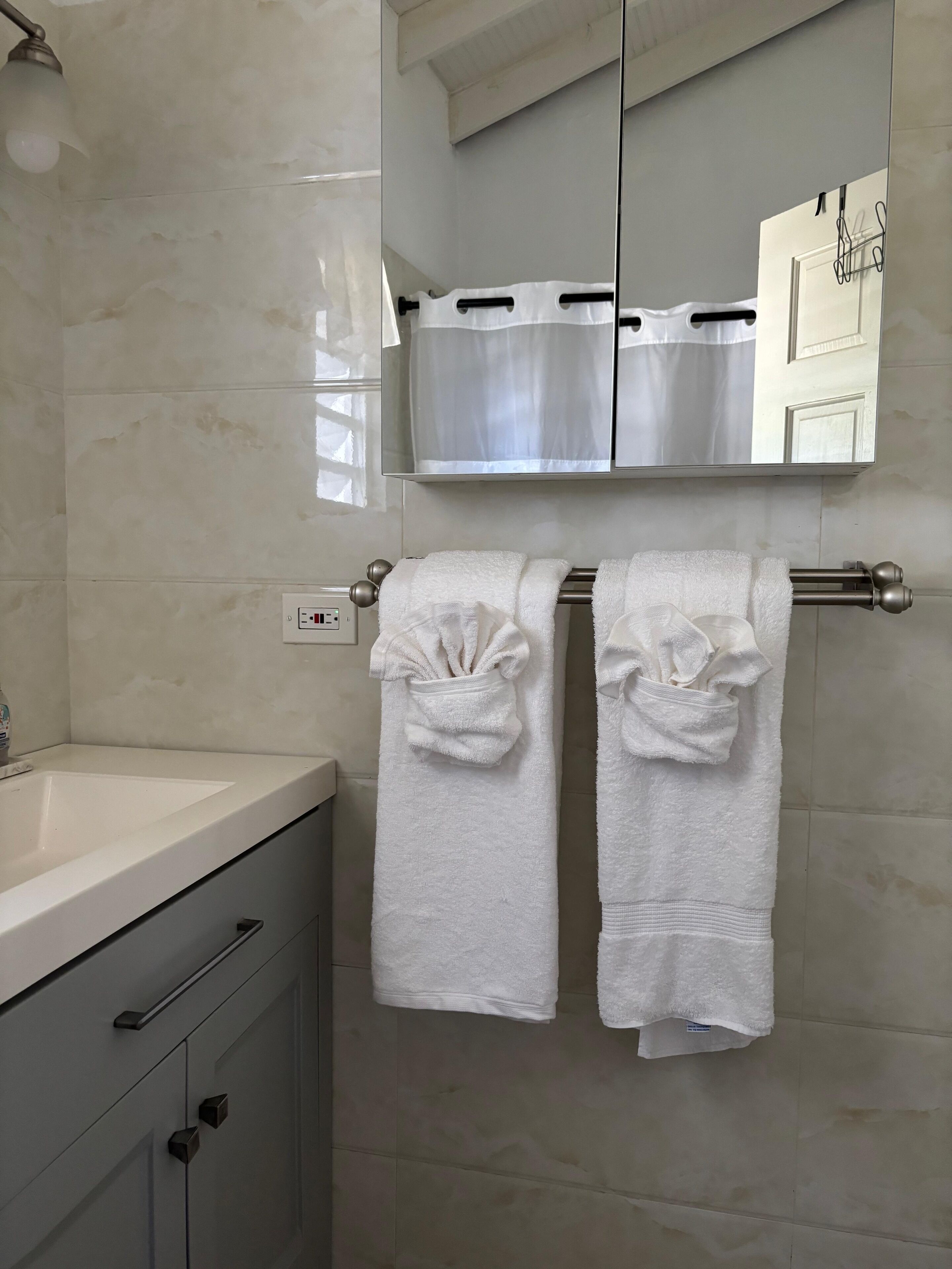 Dutxa, assecador de cabells, tovalloles i sabó 