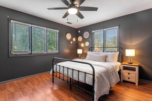 House (5 Bedrooms) | Interior