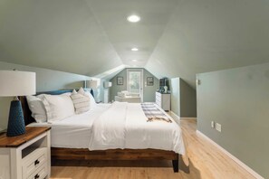 House (5 Bedrooms) | Interior