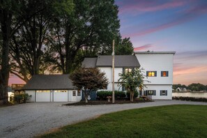 House (5 Bedrooms) | Interior