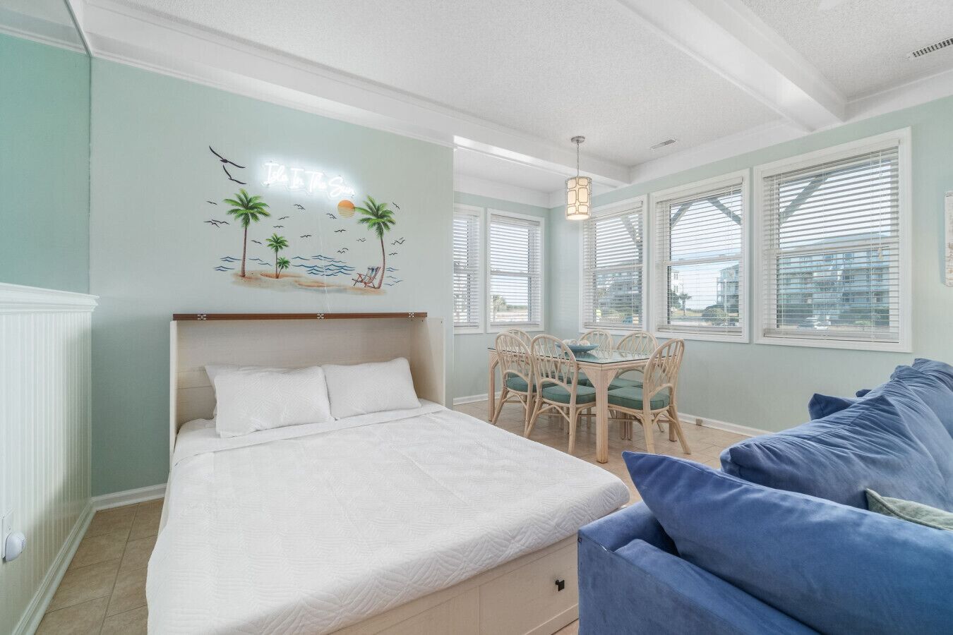 2 bedrooms, desk, WiFi, bed sheets