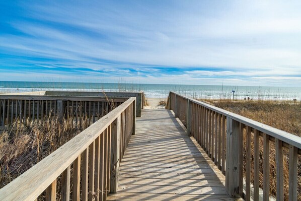 Property grounds - Beachside Condo~Pool~Steps to Beach~ Family Fun! (Emerald Isle)