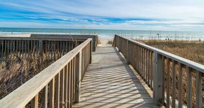 Isle In The Sun|Beachfront Steps·Pool·Emerald Isle