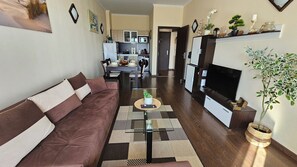 Una Smart TV, videojuegos, un futbolín