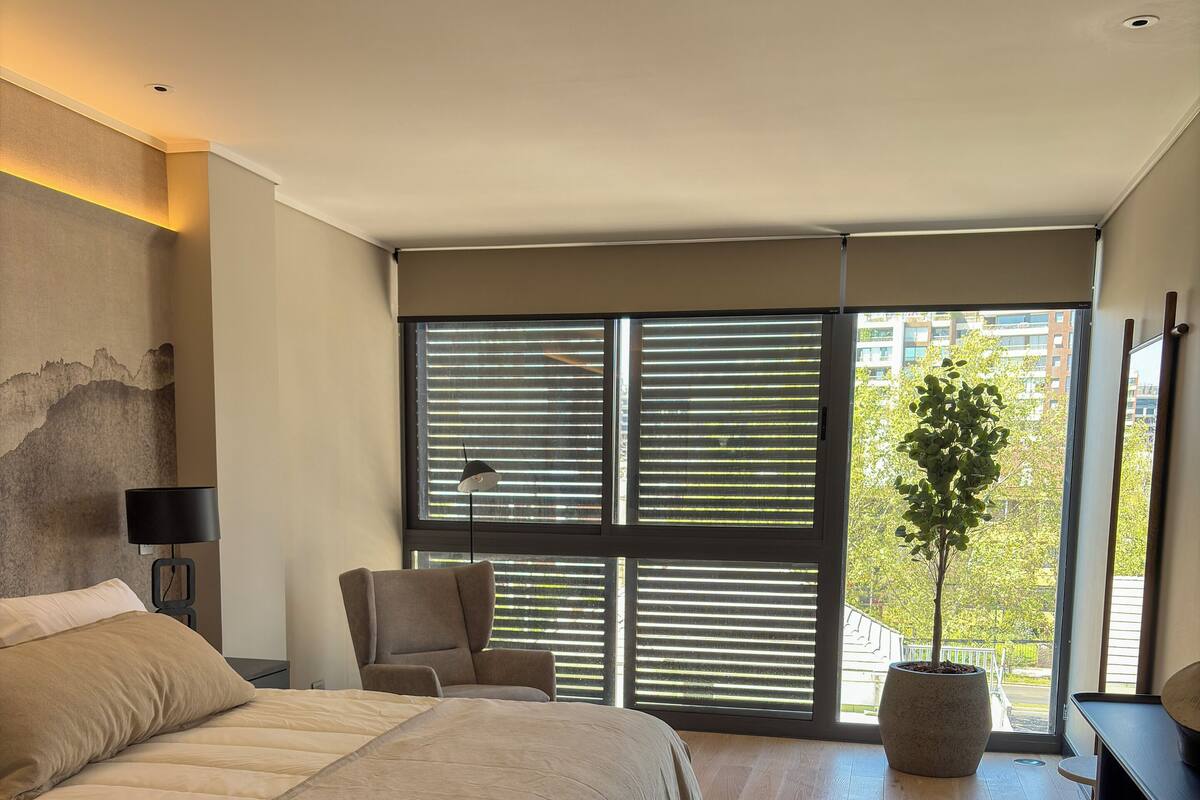 Departamento Confort, 3 habitaciones, balcón, vista a la ciudad | Tabla de planchar con plancha y wifi gratis
