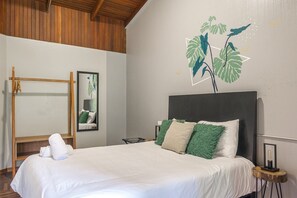 Desk, laptop workspace, free WiFi