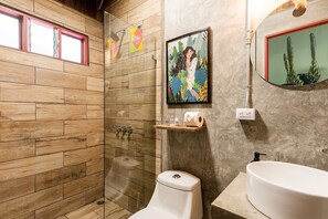 Classic Double Room, Garden View | Bathroom | Shower, free toiletries, towels, soap