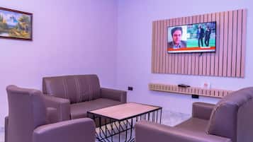 Desk, laptop workspace, free WiFi