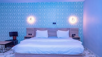 Suite Royal | Escritorio, espacio para trabajar con laptop y wifi gratis