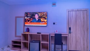 Suite Royal | Una scrivania, postazione laptop, Wi-Fi gratuito
