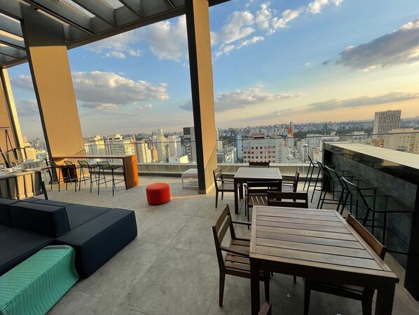 Deluxe Studio | Outdoor dining