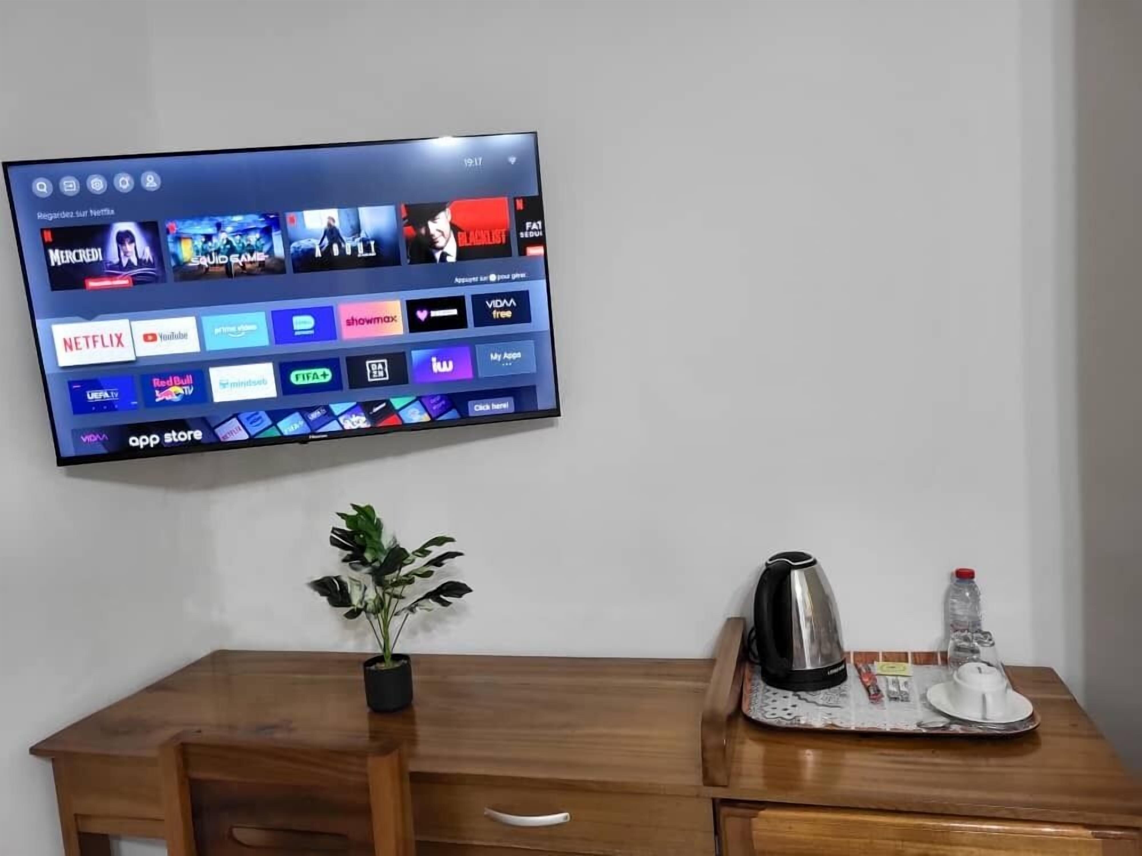 Habitación doble superior, vista a la ciudad | Escritorio, espacio para trabajar con laptop y cortinas blackout 