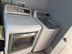 Interior - Charming 1 bedroom in New Castle with parking. (New Castle)