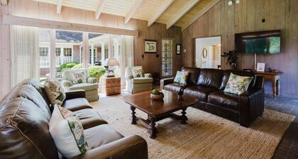 Sleeps 20 | 85 Acres w/ Pool & Fire Pit