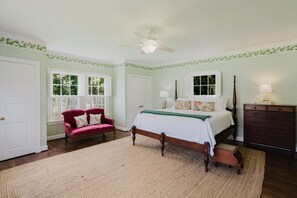 6 bedrooms, desk, iron/ironing board, WiFi