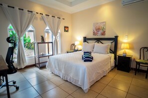 3 bedrooms, desk, iron/ironing board, internet