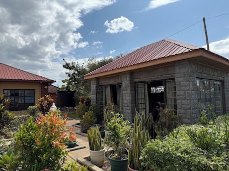 Außenbereich. Savannah Lodge Nguluni
