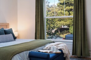 6 bedrooms, iron/ironing board, free WiFi, bed sheets