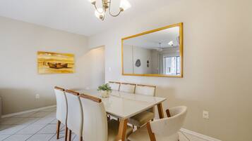 Apartment | Dining room