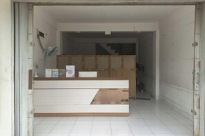 Lobby - Aurora Rooms at Apartment Mahakam (North Cikarang)