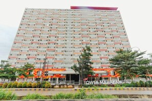 Unclassified image, 4 of 18, button - Aurora Rooms at Apartment Mahakam (North Cikarang)